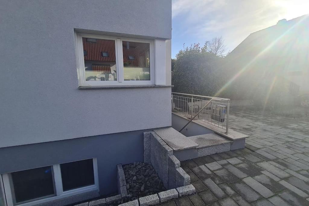 Schoene Souterrain Wohnung Riegel Exterior foto