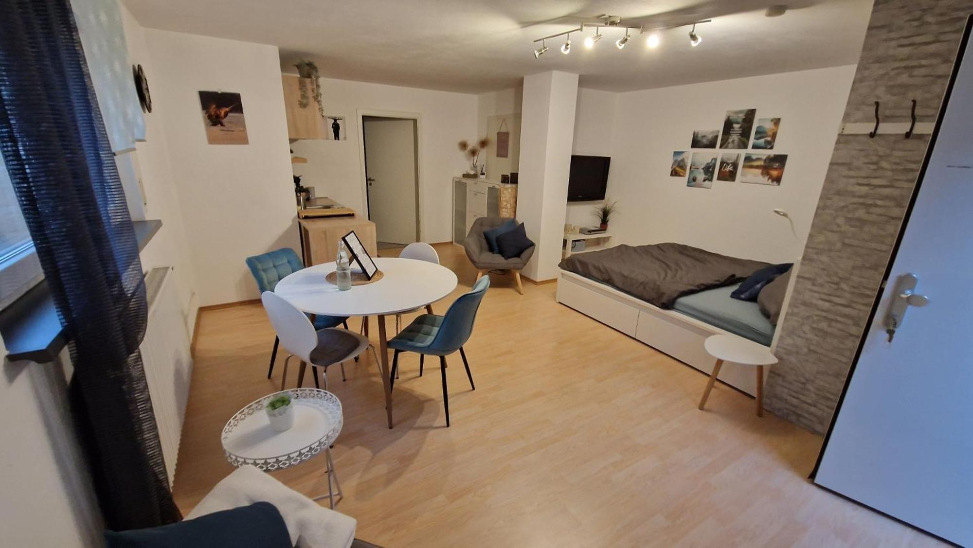 Schoene Souterrain Wohnung Riegel Exterior foto